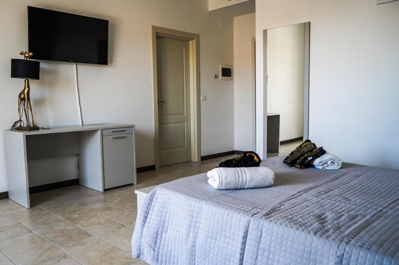 Dubaibeachotel Llido Degli Estensi Esterno foto